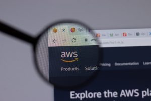 CSV一括インポートをAWS Lambda×SQSで実装｜S3イベント・部分失敗・冪等の設計