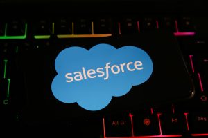 ShopifyとSalesforceの連携方法｜5つの手段の比較とAPI制限の設計【2026年版】